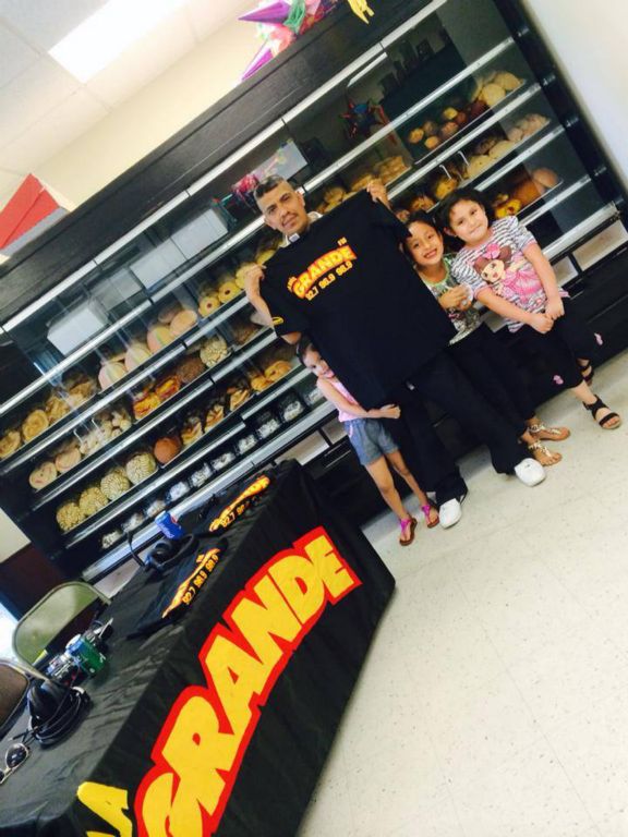 Familia participando con La Más Grande